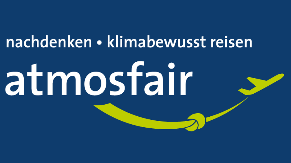 logo_atmosfair_DE_weisser_schriftzug_blauerHG